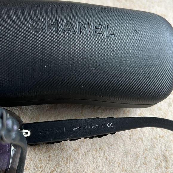 Chanel sunglasses. Very good condition. - Picture 3 of 4